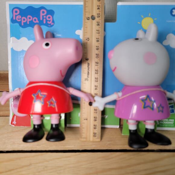 Peppa Pig 2 Pc Action Figure Set: Peppa & Suzy - NEW - Picture 4 of 4